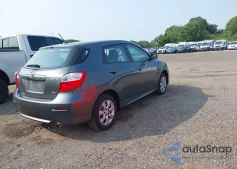 2011 Toyota Matrix S z USA, uszkodzony, nr VIN 2T1LE4EE5BC020330